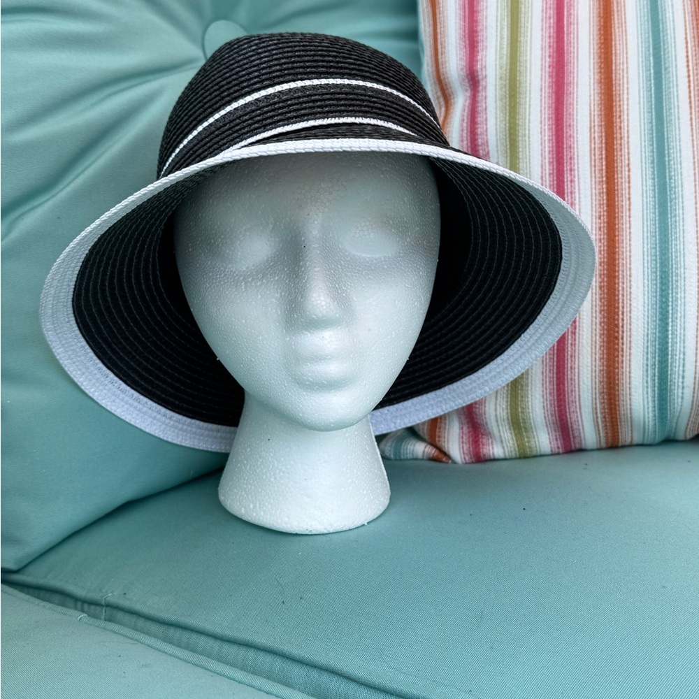 Elegant Black and White Women's Sun Hat - Picture 5 of 6